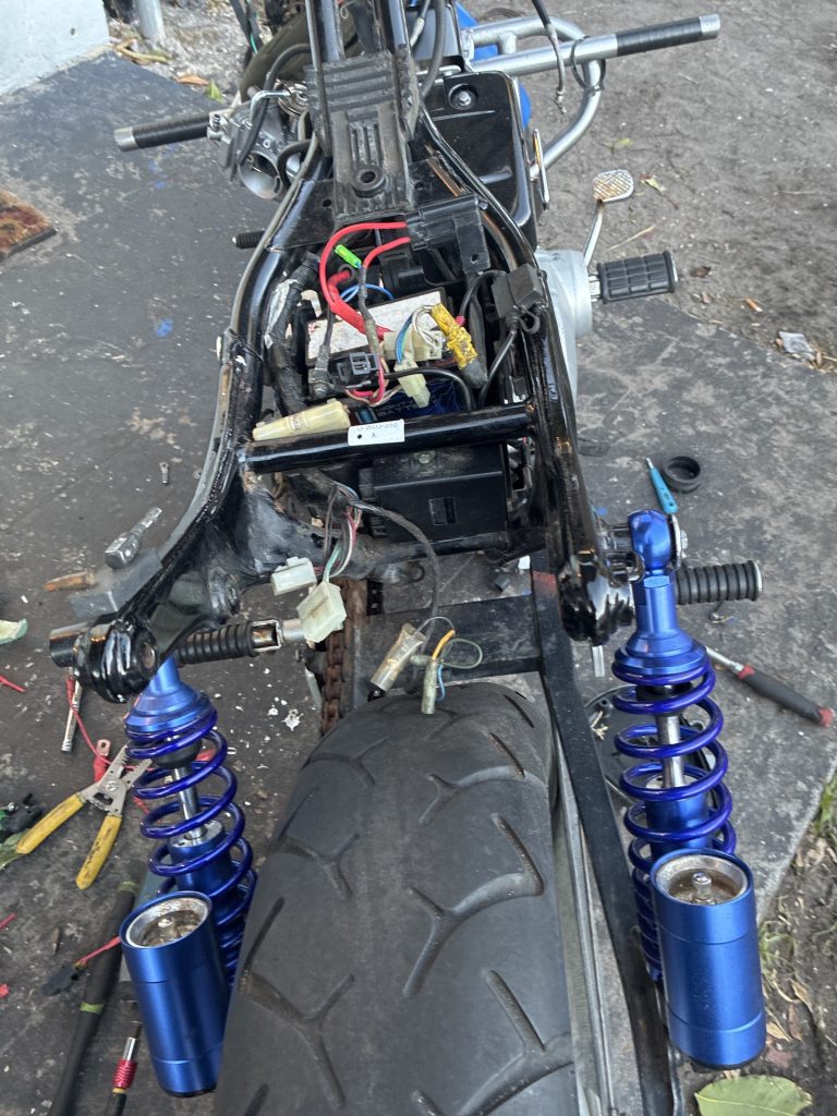 5plittingLane5 Mobile Motorcycle Tires, Sprockets & Chain photo 8