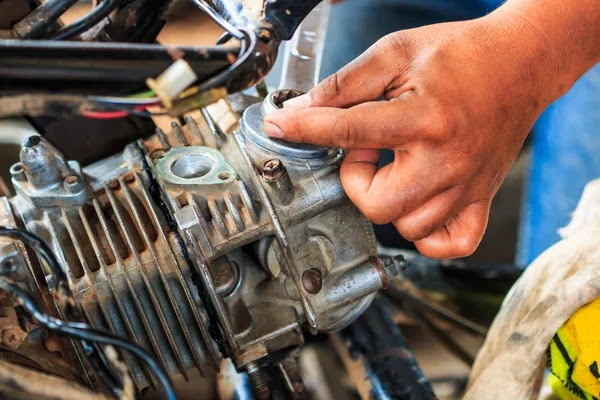Scooter/Motorcycle Mechanic