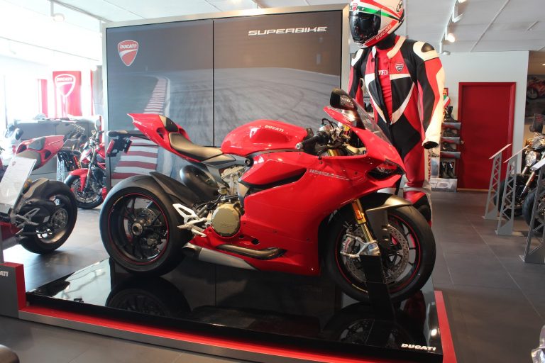 Two Wheels World (Ducati & Triumph Pompano Beach) photo 10